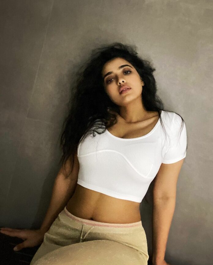 Pic Talk: Hottest Lady’s Biggest Curves In White Top
