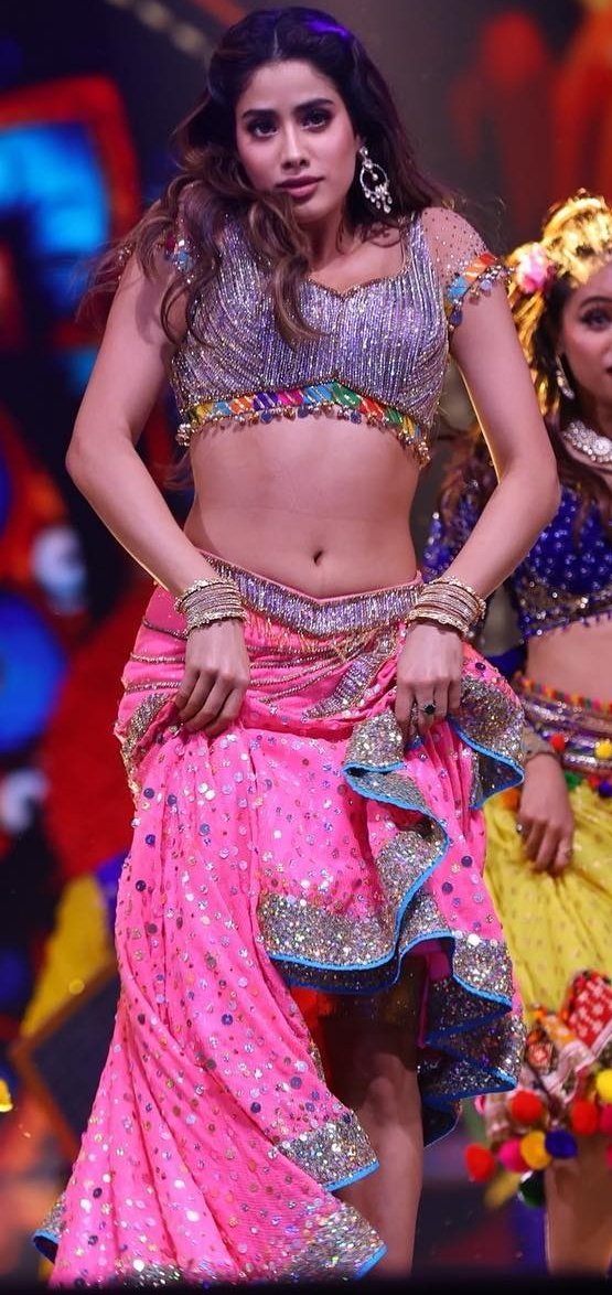Pic Talk: Meet The Hottest Glamour Dancer In India