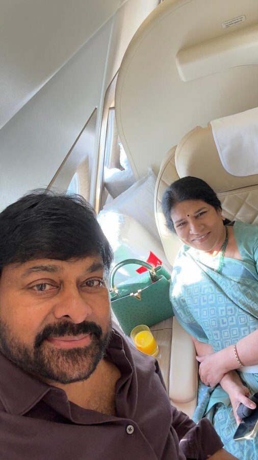 Chiranjeevi With His Wife Surekha Flies Off To Usa For A Short Vacation!