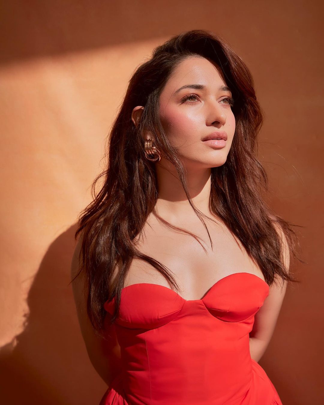 Pic Talk: Red Hot Curves Of Tamannaah