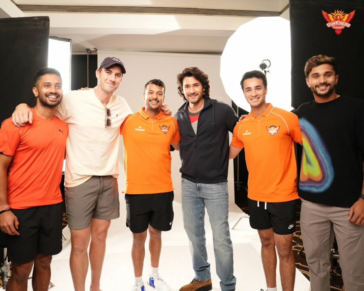 Super Star Mahesh With Srh Team, Pictures Go Viral!