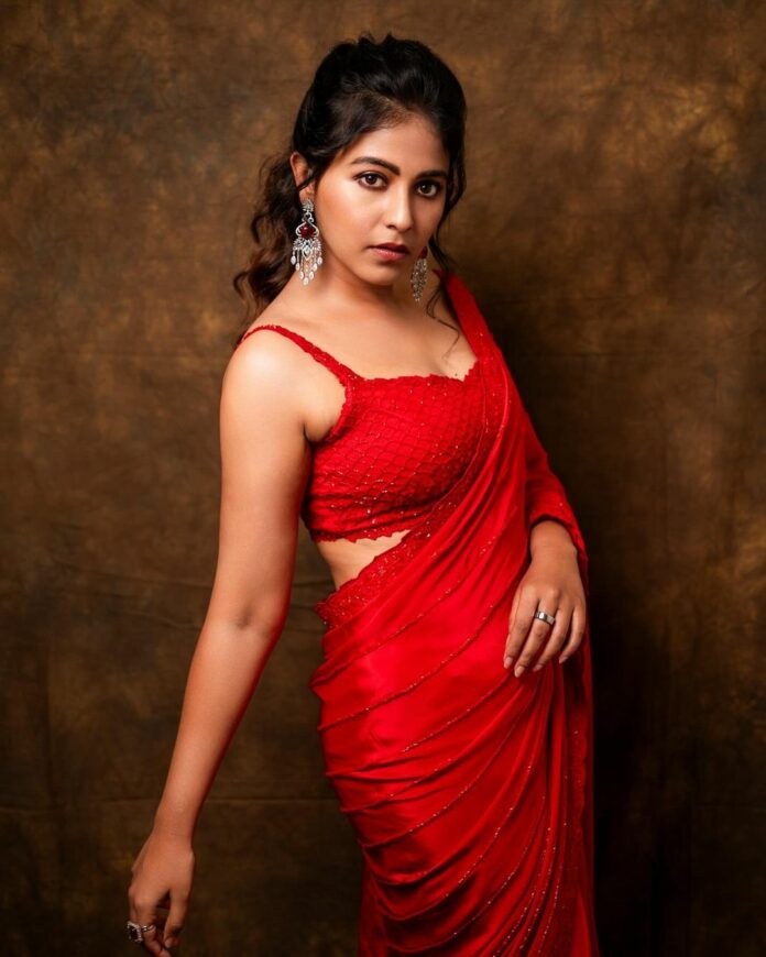 Pic Talk: Telugu Girl Sizzles In Red Saree