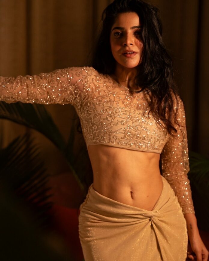 Pic Talk: Hottest Lady’s Boldest Curves Show