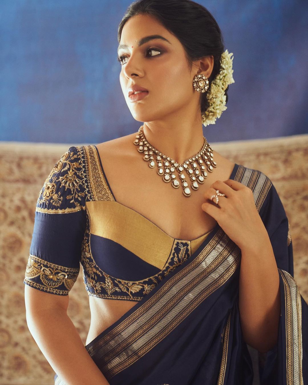 Pic Talk: Mallu Lady’s Cleavage Show In Traditional Attire