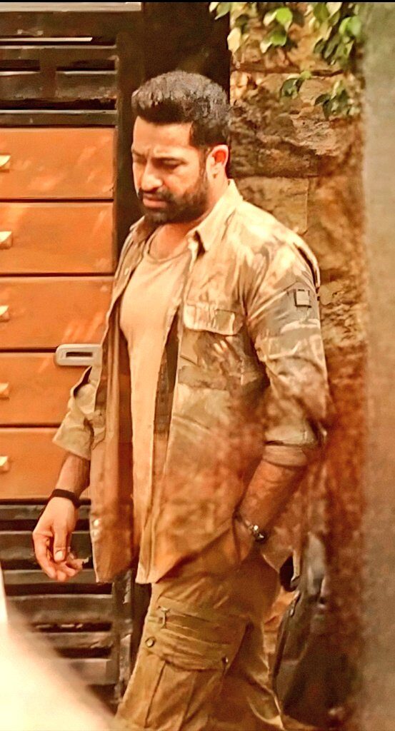 Jr. NTR's Intense Look Leaked from War 2 - TeluguBulletin.com