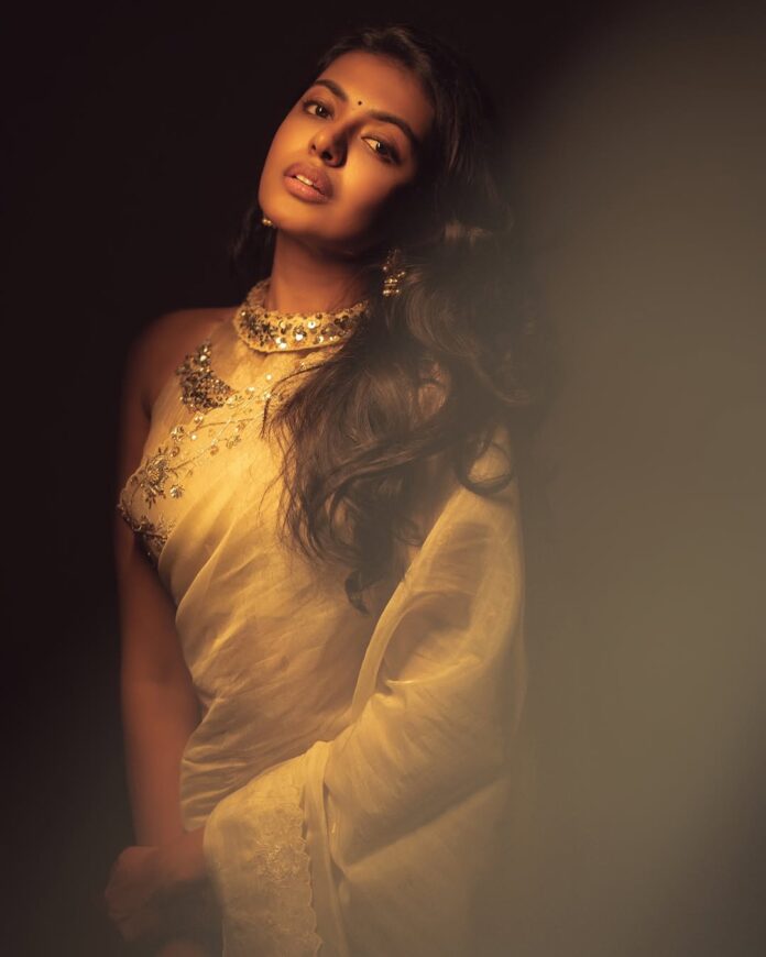 Shivani Rajasekhar Roped In For Intriguing Biopic! - TeluguBulletin.com