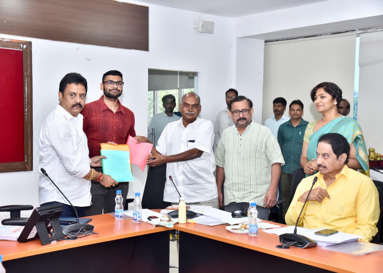 ఏపీఎఫ్‌డీసీ నానా పటేకర్, సింగీతం శ్రీనివాసరావుకు నివాళి